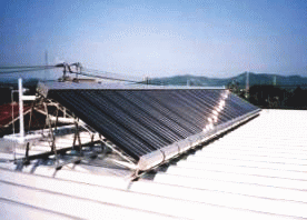 クリニック　太陽熱利用設備　真空管式太陽集熱器