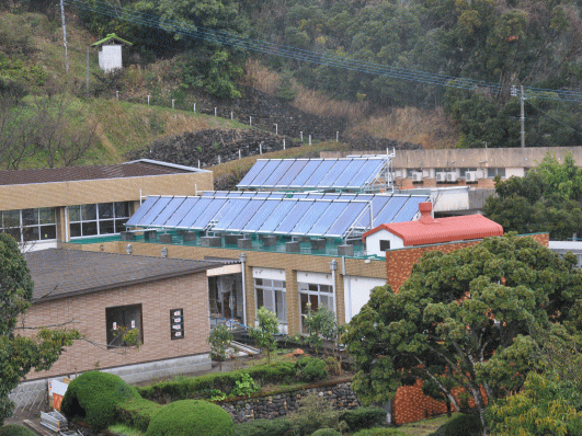 産業用（業務用）太陽熱利用システム　設置写真　施工実績　真空管ソーラーシステム　（真空管太陽集熱器）　太陽熱利用システム　太陽熱温水器給湯システム　設置写真