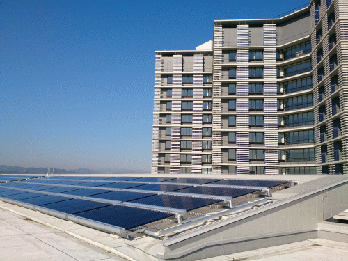 業務用（産業用）　太陽熱利用 給湯　システム　（太陽熱ソーラーシステム）　/　真空ガラス管形（ヒートパイプ形）　太陽熱 集熱器　FujiヒートP・SOLAR　［富士エネルギー製］　設置写真